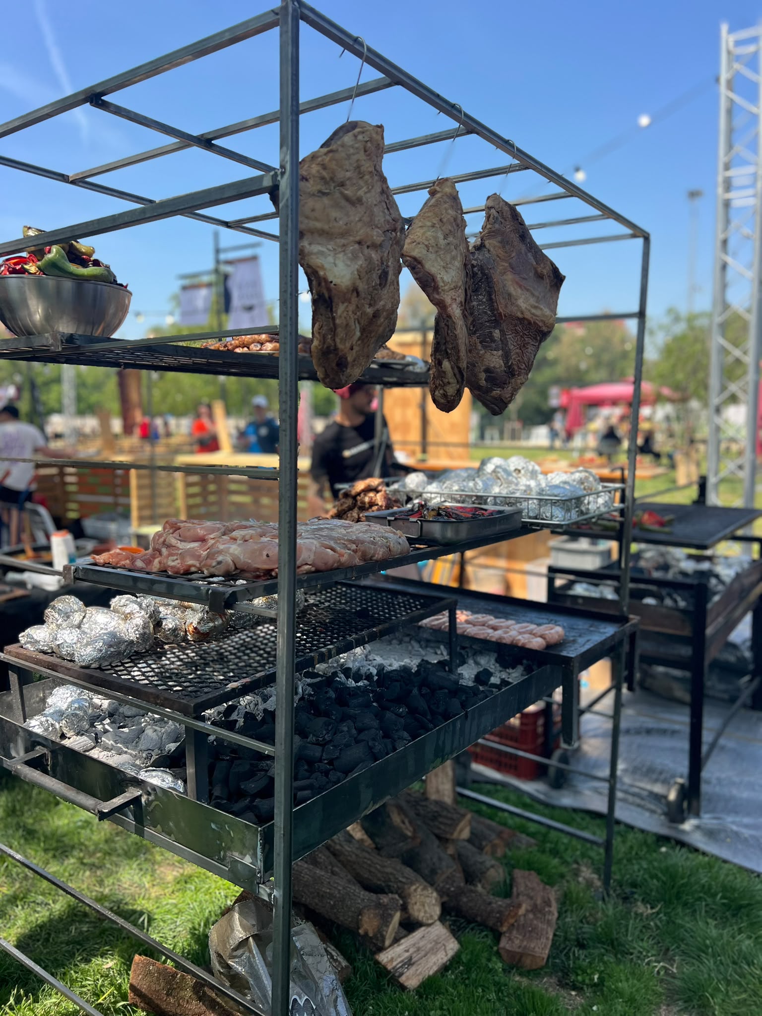 Parrilla La Pampa Medium con brasero encendido